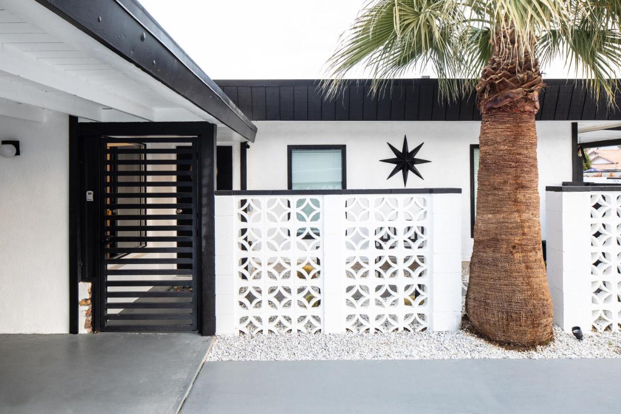 Mid-Century Modern Home In Beautiful La Quinta Exterior photo